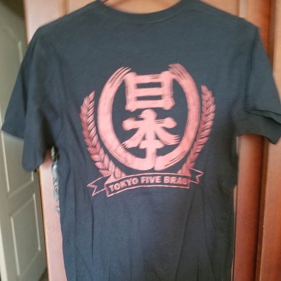 T -Shirt - Picture 2 of 3